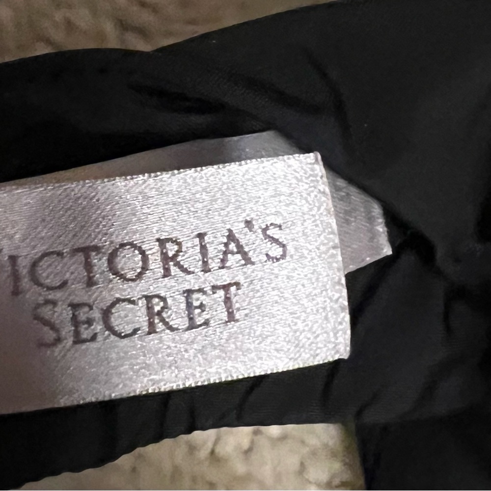 Victoria Secret Bra 34DD - Picture 6 of 9